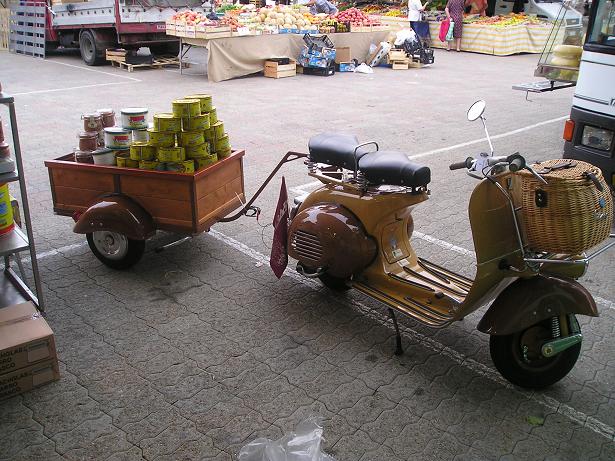 2010831181333_mercato%20vespa.JPG