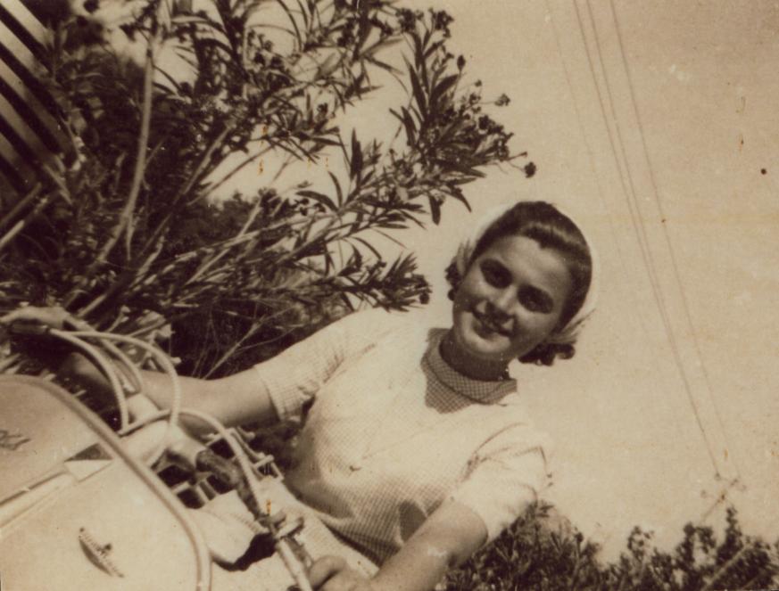 Venerabile Carla Ronci in Vespa
