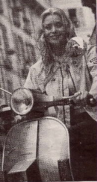 Elenoire Casalegno in Vespa