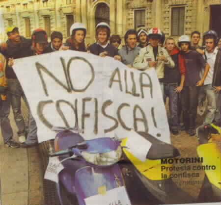manifestazione contro la confisca moto vespe e motorini