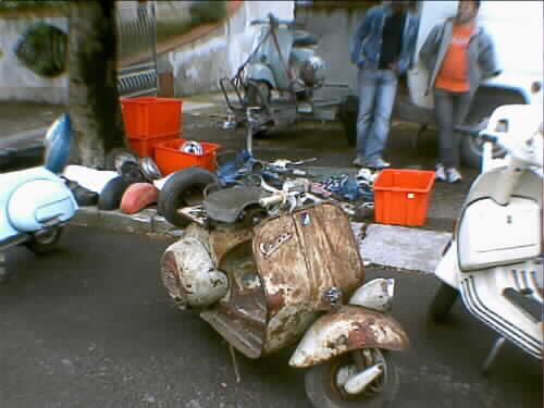 Vespa, lambretta, auto moto d' epoca e tante cose vecchie a gambettola
