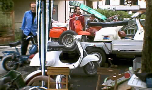 Vespa, lambretta, auto moto d' epoca e tante cose vecchie a gambettola, ma pochi ricambi