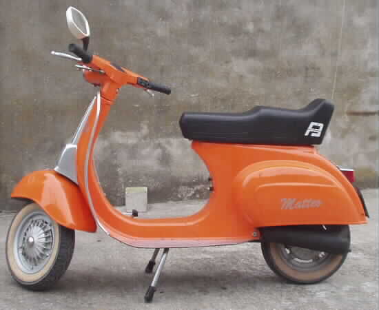 VESPA quella arancio  la mia, quella blu di mio pap, restaurate con le nostre mani. ciao a tutti!!!