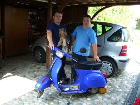 Vespa in fase di smontaggio