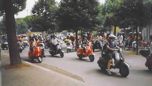 vespa raduno di porto garibaldi e sette lidi ferraresi (ferrara) del 16 luglio 2006-3