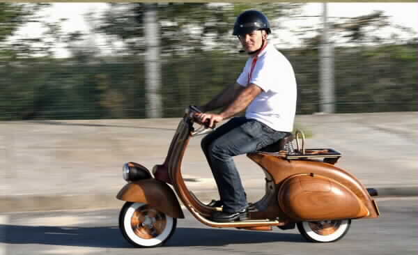 Vespa Daniela in legno pregiato